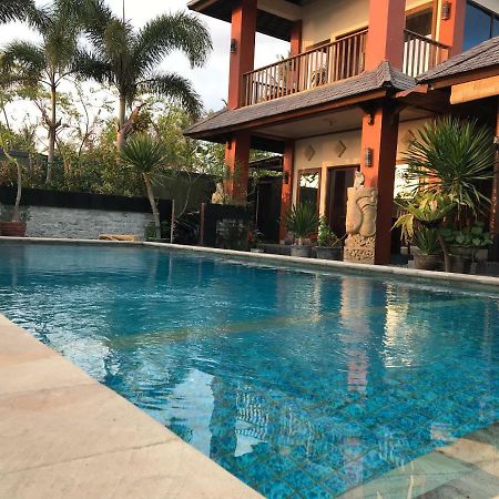 Villa Kenanga In Meninting By The Beach Mataram Exterior photo