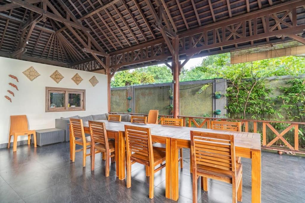 Villa Kenanga In Meninting By The Beach Mataram Exterior photo