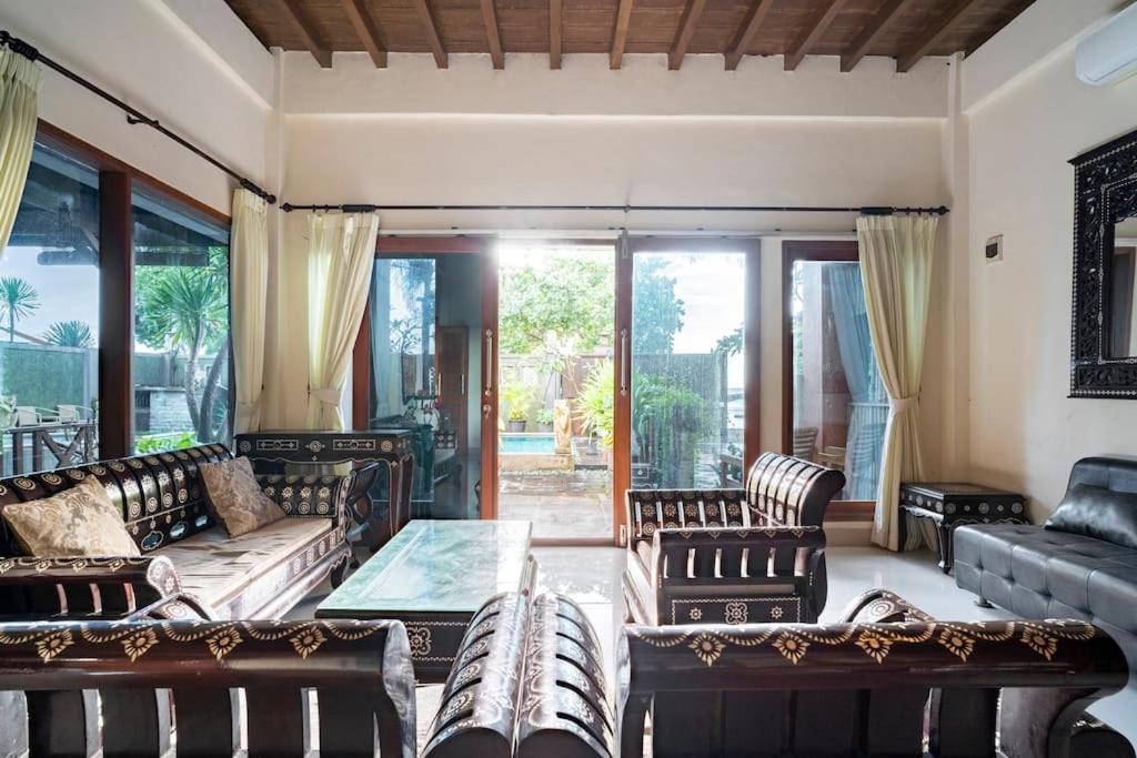 Villa Kenanga In Meninting By The Beach Mataram Exterior photo