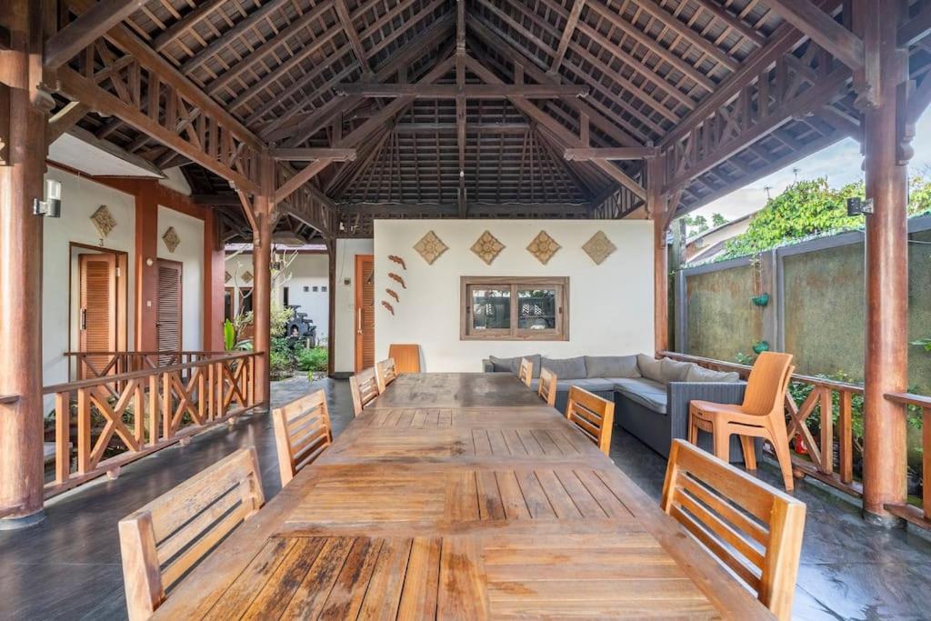Villa Kenanga In Meninting By The Beach Mataram Exterior photo