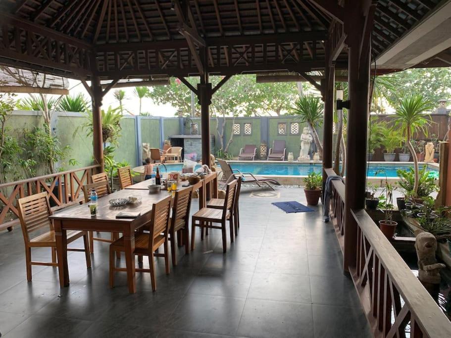 Villa Kenanga In Meninting By The Beach Mataram Exterior photo