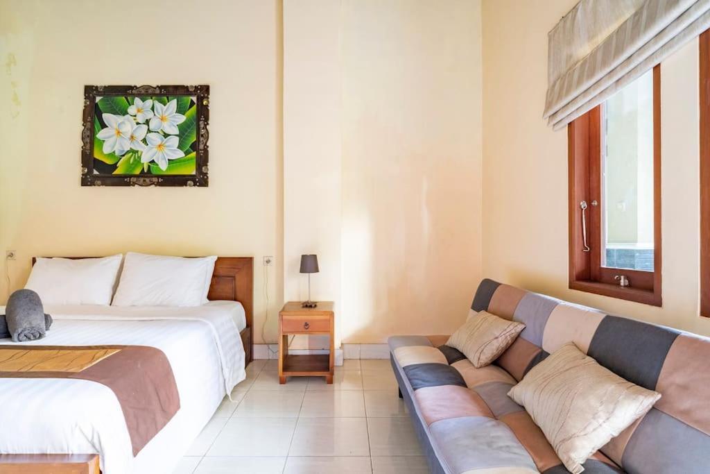 Villa Kenanga In Meninting By The Beach Mataram Exterior photo