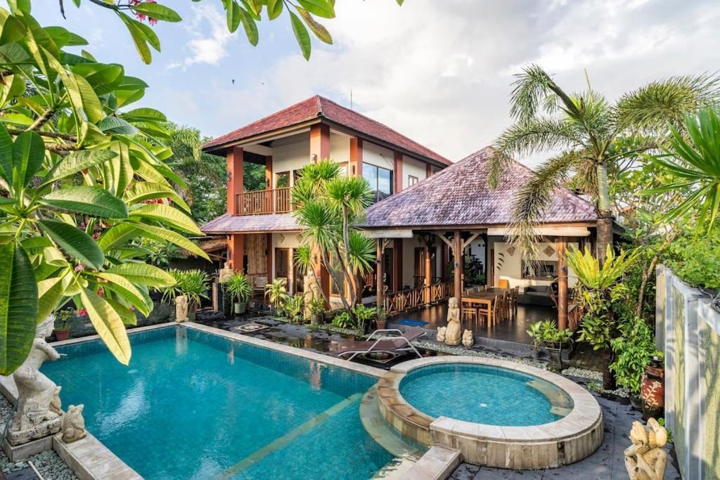 Villa Kenanga In Meninting By The Beach Mataram Exterior photo