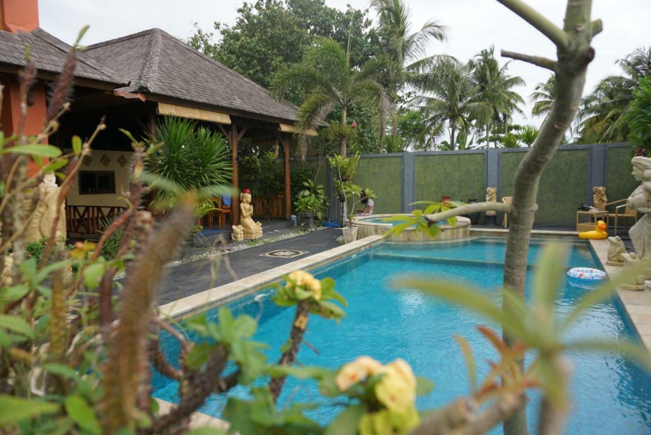 Villa Kenanga In Meninting By The Beach Mataram Exterior photo